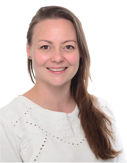 Hallo, ich bin Nina Portraitfoto von Nina Ohlhagen der Teamleitung von Medicare Altes Land